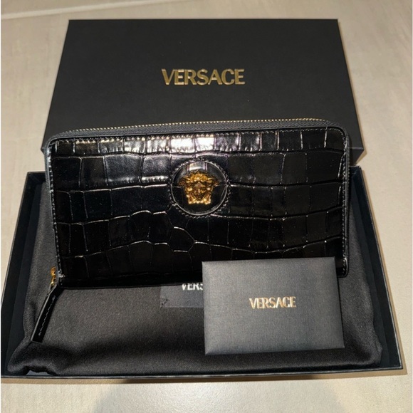 Versace Croc Embossed Long Wallet
Calf Leather NWT $725 - Picture 4 of 6